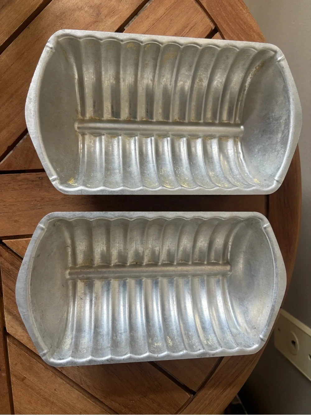 2 Vintage Aluminum Ribbed Loaf Pan Set 8”x4.5”
